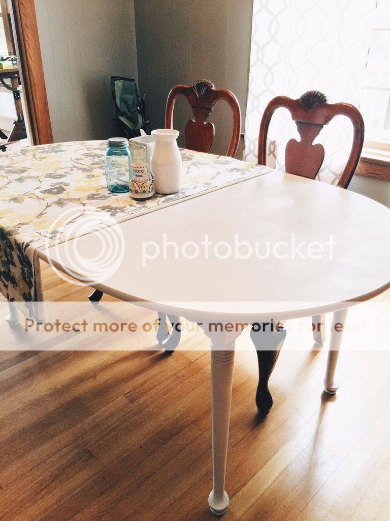 Long Weekend Project Spray Paint Table and Chairs